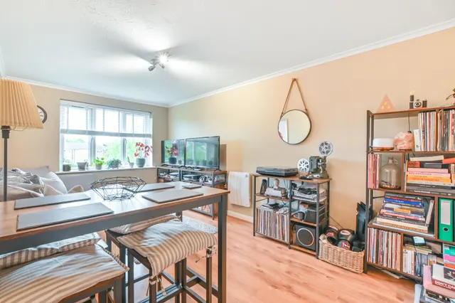 13 Jefferson Lodge, 85 Sudbury Avenue, Wembley, photo 1