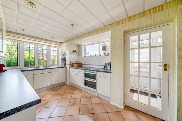 Warren Hill, Epsom, KT18, photo 2