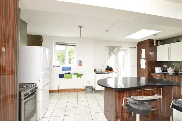 Stewart Close, Kingsbury, NW9 8AJ, photo 1