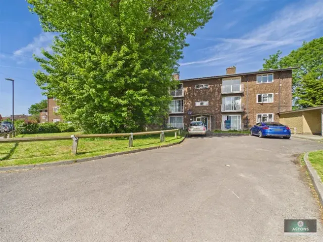 Oak Way, Northgate