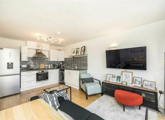 Calderwood Street, Woolwich, SE18, photo 1