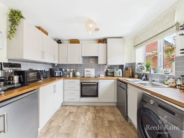 Photo 2 — Guildford Crescent, Bridlington, East Yorkshire, YO16