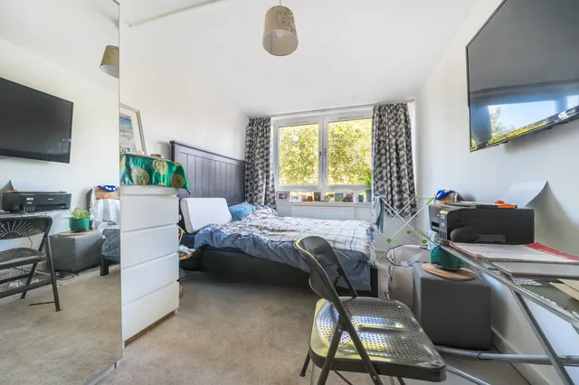 Photo 2 — 43 Longland Court, Rolls Road, London