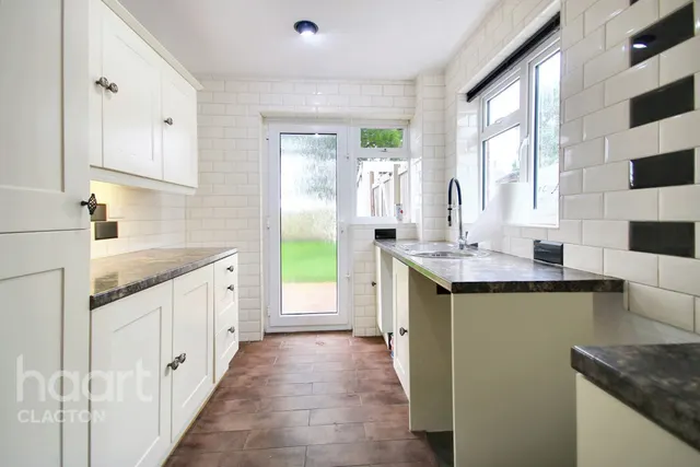 Becontree Close, Clacton-On-Sea, CO15, photo 2