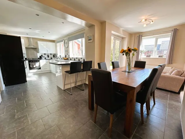 Ivy Grove, Brownhills, WS8, photo 2