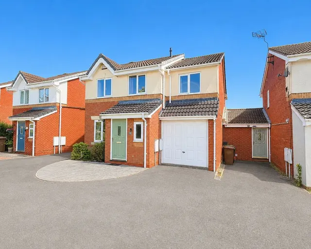 Ivy Grove, Brownhills, WS8, photo 1