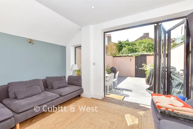 Fawcett Road, Southsea, PO4, photo 3