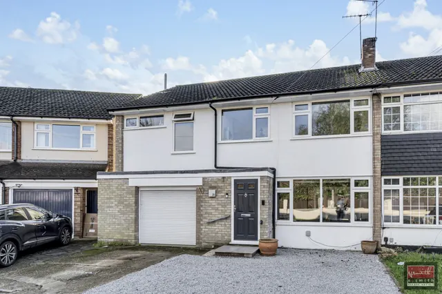 Avon Road, Sunbury-on-Thames, photo 1