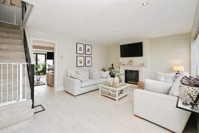 Kildare Close, Hale Village, L24, photo 3
