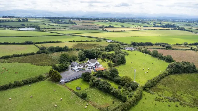 Pentraeth, LL75, photo 1