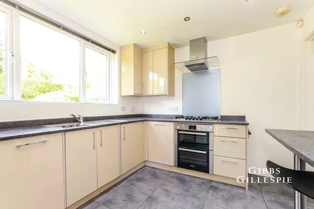 Chamberlain Way, Pinner Fees Apply, HA5, photo 3