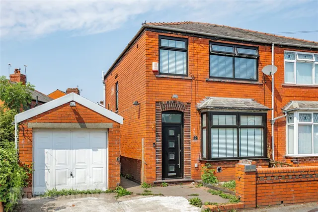 Raven Avenue, Chadderton, OL9, photo 1