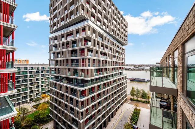Docker Building, Riverscape, E16, photo 3