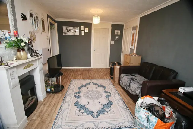 Photo 3 — Glenacre Road, Cumbernauld, G67 2NY