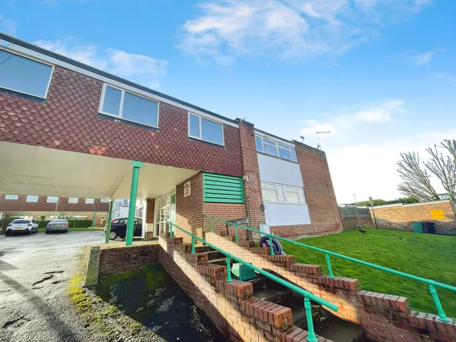 Beaulieu Court, Basingstoke, Basingstoke, RG21 4DQ, photo 1