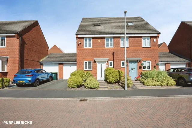 Old College Avenue, Oldbury, B68, photo 1