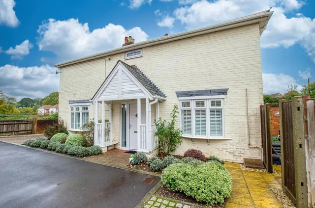 Winchester Road, Botley, SO32, photo 1