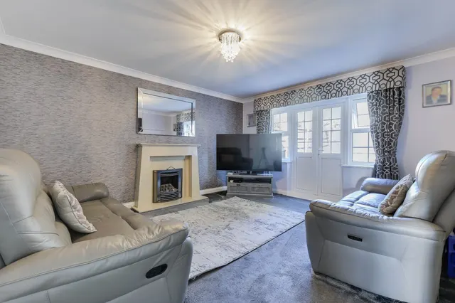 Fulneck Mews, Pudsey, LS28, photo 3