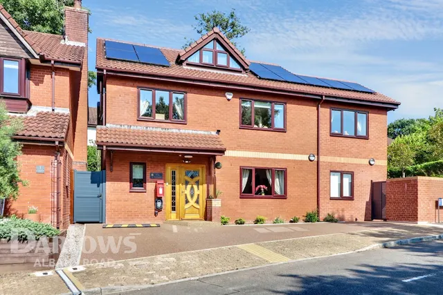 Churchill Close, photo 1