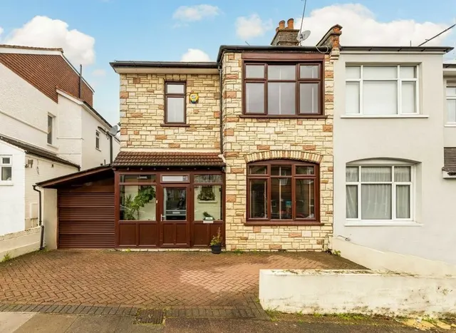 Rowsley Avenue, Hendon, NW4, photo 1