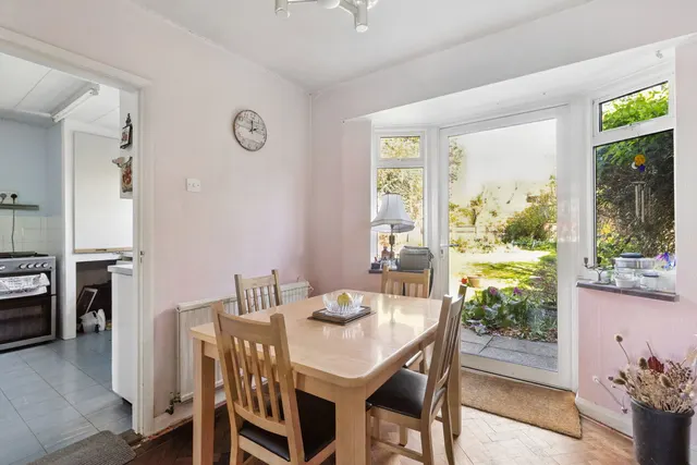 Raisins Hill, Pinner, HA5, photo 3