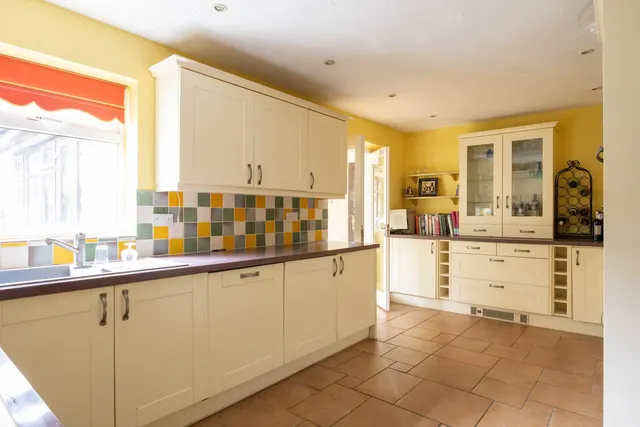 Tasker Close, Corsham, SN13, photo 3