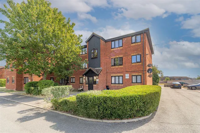 Hutton Court, Edmonton, N9, photo 1