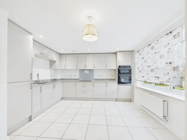 Withins Close, Malpas, photo 2