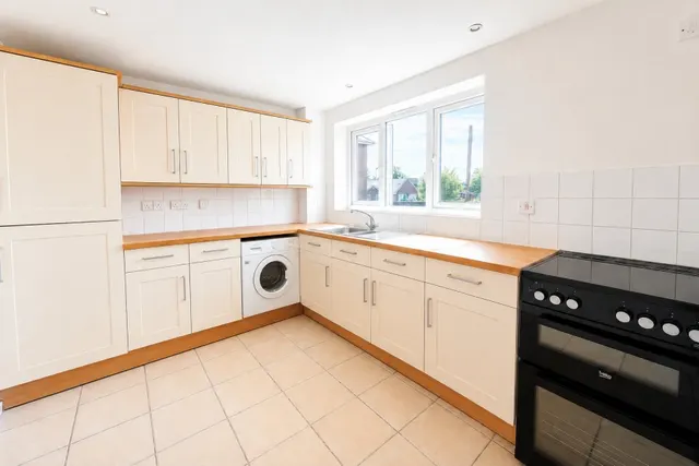 Station Road, Addlestone, KT15, photo 2
