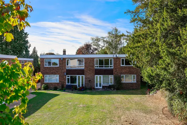 2 bedroom property, Alma Road, Reigate, RH2