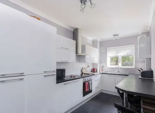 Photo 3 — Ash Tree Close, Surbiton, KT6
