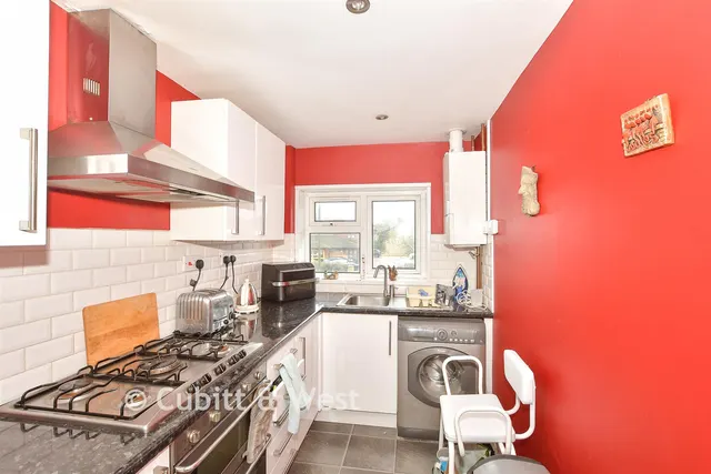 Tilgate Way, Crawley, RH10, photo 2