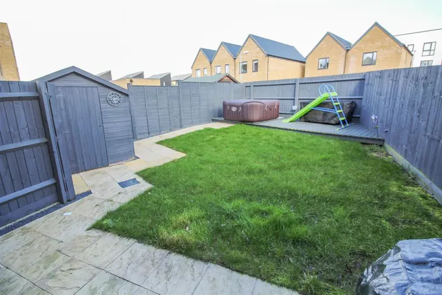 Barnsley Wood Rise, Newhall, CM17, photo 3