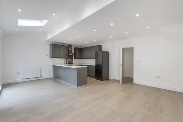Ravenswood Avenue, Surbiton, KT6, photo 2
