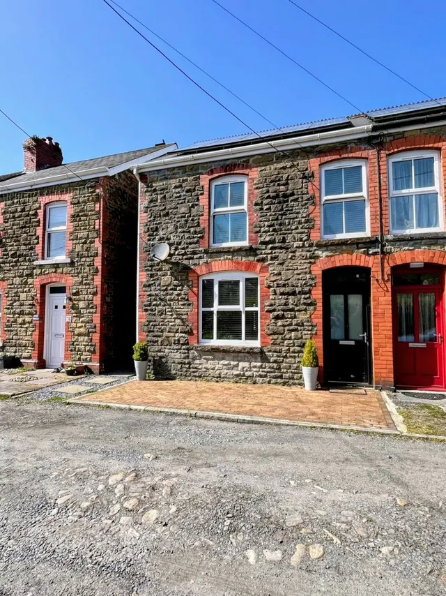 Colonel Road, Betws, SA18, photo 1