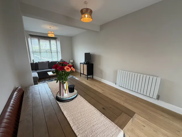 Colonel Road, Betws, SA18, photo 3