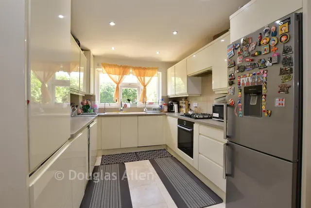 Pershore Close, Ilford, IG2, photo 3