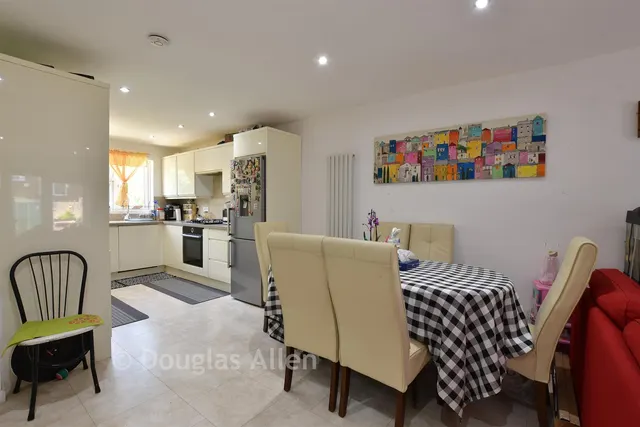 Pershore Close, Ilford, IG2, photo 2