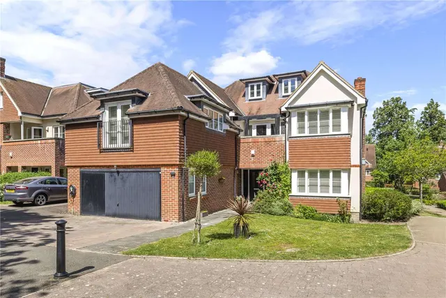 Pitt Rivers Close, Guildford, Surrey, GU1 2UY, photo 1