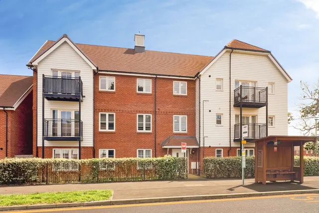 Hoadley Road, Horley, RH6, photo 3
