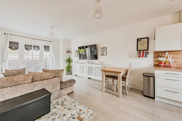 Hoadley Road, Horley, RH6, photo 1