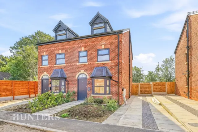 Henry Kelly VC Close, Newton Heath, M40, photo 1