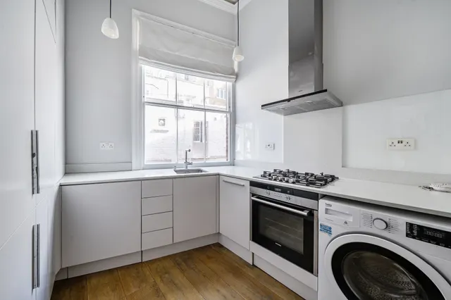 Photo 3 — Flat B, 1 Grenville Place, London