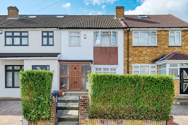 Ferrymead Avenue, Greenford, UB6, photo 1