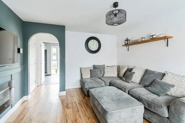 Asquith Avenue, Melksham, SN12, photo 2