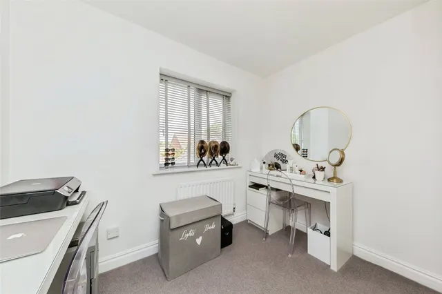 Photo 3 — Portmarnock Close, MACCLESFIELD, Cheshire, SK10