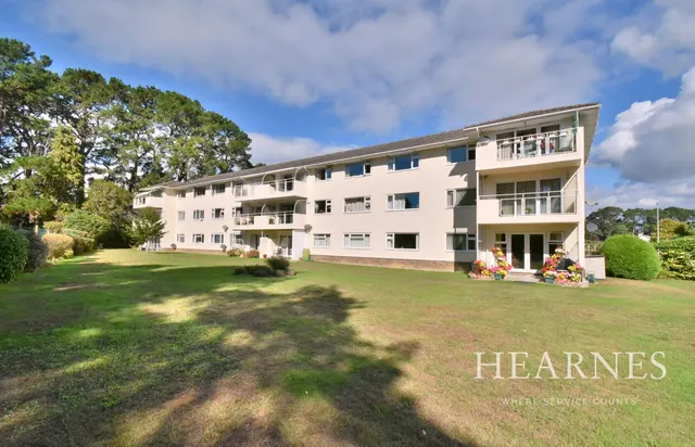 Wivenhoe House, BH22, photo 1
