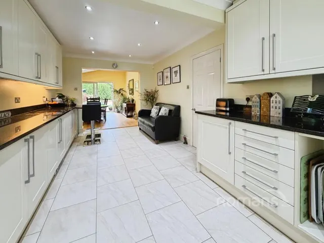 Chobham Road, Frimley, GU16, photo 2