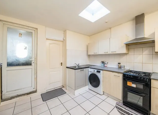 Albion Road, Hounslow, TW3, photo 3