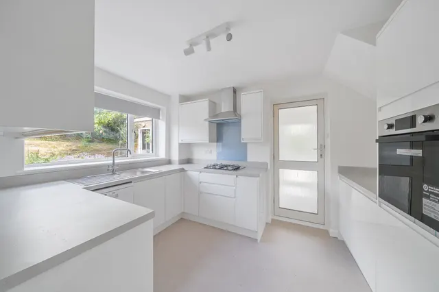 Photo 2 — Arnett Way, Rickmansworth, WD3